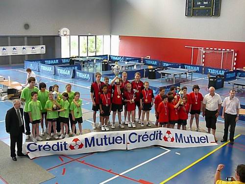 Le Comit� CD71 sur la 3eme marche du podium