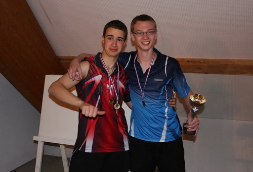 Podium Doubles DM1100