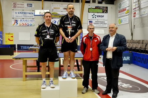 Le podium en V�t�rans 1 Messieurs